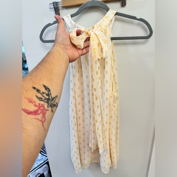 Sleeveless Torrid Shirt cream and Metallic Gold size 2 - Picture 5 of 8